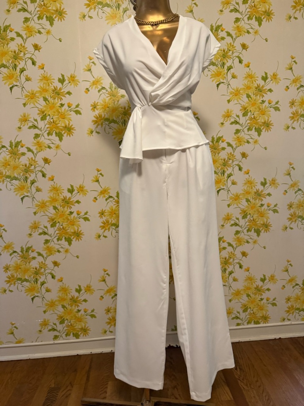 2 pc White pants and blouse matching set size M